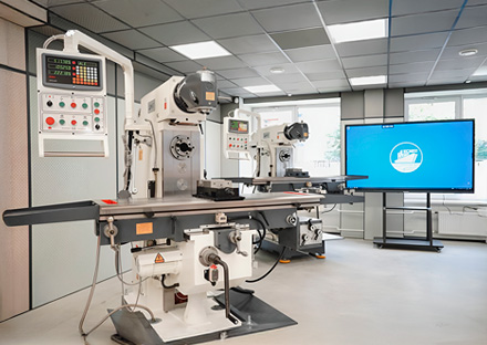 Интерактивные панели LUMIEN для профессионального образования: как господдержка стимулирует модернизацию