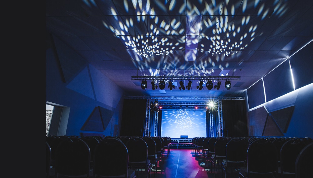 Актовый зал дома молодежи «Пулковец»